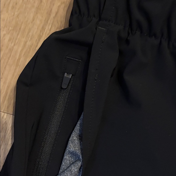 Preowned Vuori pants- Size L - Picture 5 of 8